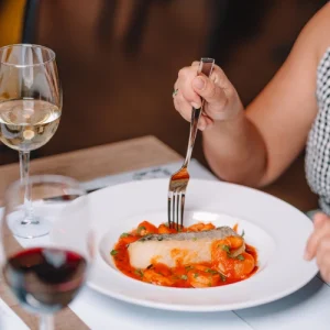 Solomillo de bacalao “Giraldo” con salsa de tomate y langostinos (1)